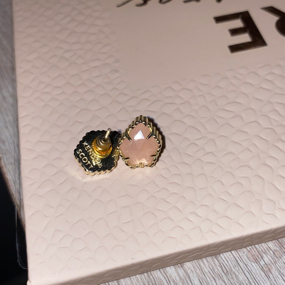 ✨SOLD✨ Kendra Scott pink earrings